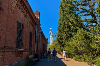 Tbilisi: Private Tour to Mother of Georgia & Narikala Castle
