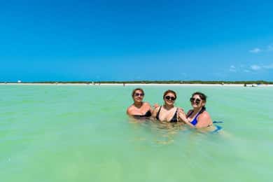 Holbox: Całodniowa wycieczka na 2 wyspy, cenote i lunch w cenie