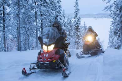 Kiruna: Guided Snowmobile Tour with Lunch