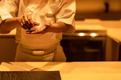 Tóquio: Tour gastronómico noturno em Shinjuku - sushi, carne wagyu
