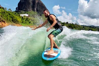 Guatapé: Experiência de wakeboard e wakesurf