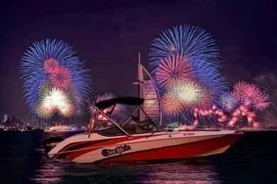 Dubai: New Year's Eve Private or Shared Fireworks Boat Tour