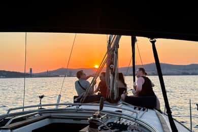 Barcelona: Bootsfahrt mit Champagner