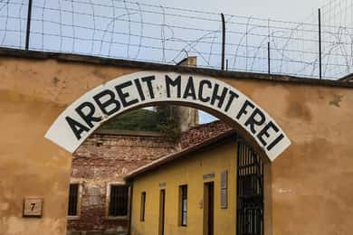 Terezin koncentrationslejr med holocaust-historiker SMÅ GRUPPER