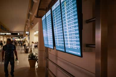 Berlim - Assistente de recepção e recepção no aeroporto