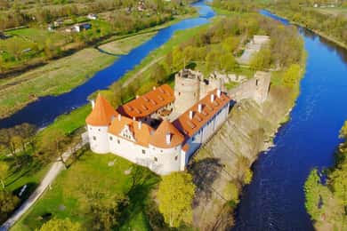 Von Riga aus: Rundale Palast und Bauska Burg Tour und zurück.