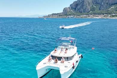 Palermo: tour diario en catamarán con almuerzo y snorkel incluidos.