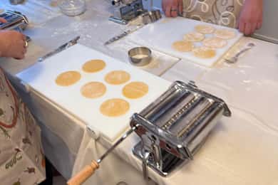 Bari: Pasta and Tiramisu Cooking Class with Wine