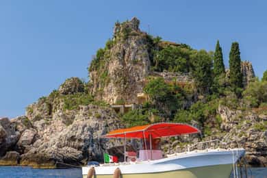 Naxos: Isola Bella, Grotta Azzurra e Tour in barca della Baia di Mazzarò