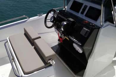 Milos : Louez un bateau pneumatique de luxe (un permis de bateau rapide est nécessaire)