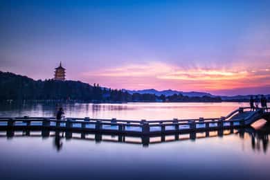 Hangzhou : Croisière de luxe sur le lac de l'Ouest+Billet pour l'île de Santan Yinyue