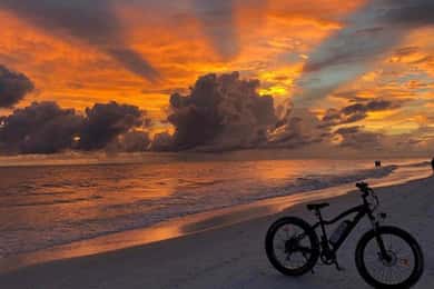 Sarasota: Siesta Key Electric Bike Sunset Tour