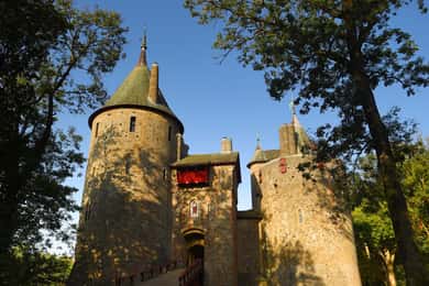 From Cardiff: Three Castles, Welsh Mountains & More Day Tour