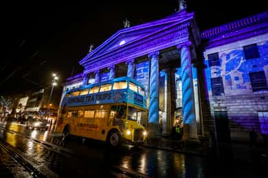 Dublin: Christmas Lights Festive Bus Tour with Afternoon Tea