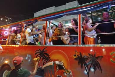 Cartagena: Festa num autocarro típico que atravessa a cidade