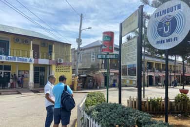 Passeio a pé por Falmouth + almoço com autêntico frango jerk