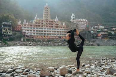 Early Morning 2 Hours Yoga Session In Rishikesh at Ghat