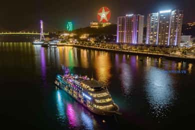 Cena sul fiume Saigon in crociera con buffet e musica dal vivo