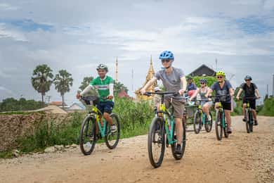Phnom Penh: Silk Islands Half-Day Bike Tour