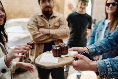 Bordeaux: Guided Food and Wine Tour with Tastings