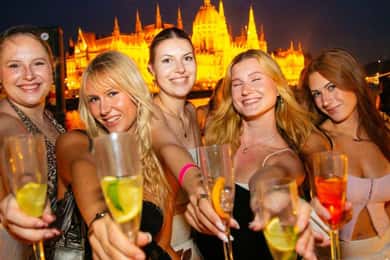 Будапешт: круиз «Danube Beat Party» с наборами напитков