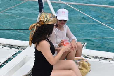 Cancún: Sólo Adultos Catamarán a Isla Mujeres y Excursión de Snorkel