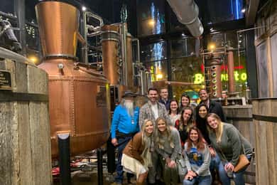 Gatlinburg: Wine and Moonshine Walking Tour with Tastings