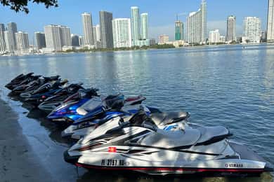 Miami: Havsäventyr! Jetski-uthyrning + 30 min båttur ingår