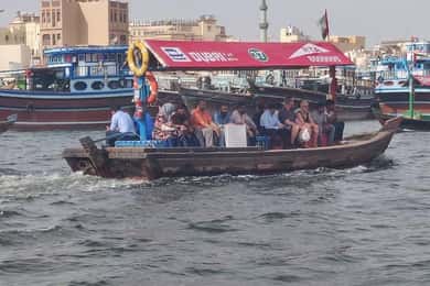 tur de mers pe jos în vechiul dubai, souk-uri, barca abra, orașul vechi