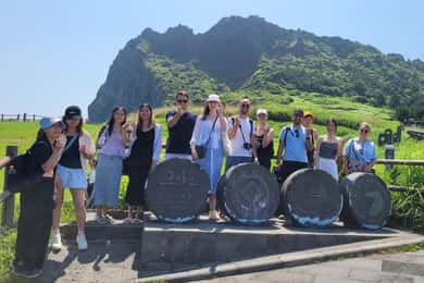 Jeju: Eastern UNESCO Sites Tour with Haenyeo Show