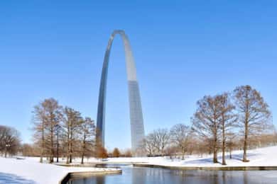 St. Louis: Private Christmas Walking Tour