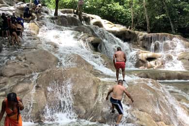 Ocho Rios: Cataratas do Rio Dunn e Combo de Tubagem no Rio