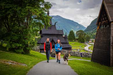 Lærdal: Führung in der Borgund Stabkirche und Vindhella