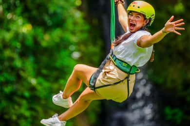 Mauritius: Vallé Advenature Park: Vattenfall Zipline