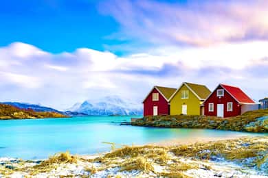 Tromsø: Fjords and Sommarøy Islands Tour with Salmon Picnic
