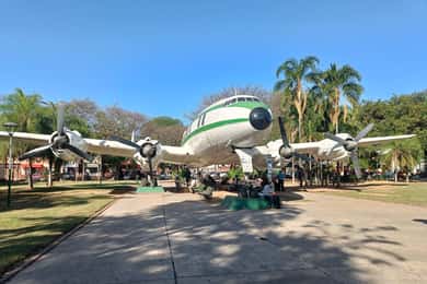 Excursão a pé pelo mercado de rua local