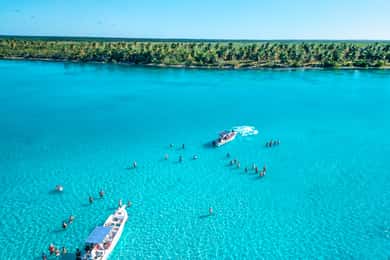 La Romana: Saona Crusoe VIP for cruise guests