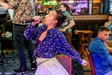 NYC: Rancangan Makan Malam Imersif dengan Muzik Langsung