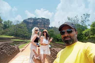 A partir de Colombo: Excursão de um dia a Sigiriya Lion Rock e Dambulla