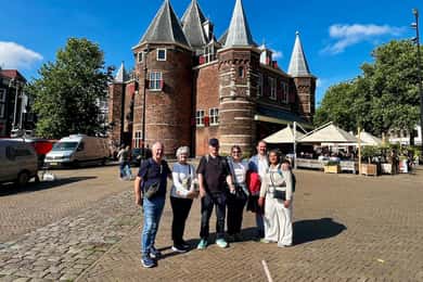 Amsterdam: Small Group Walking Tour with Fun Guide
