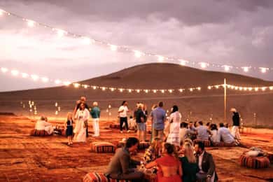 Marrakech: Cena romántica en Agafay, paseo en camello y espectáculo de fuego