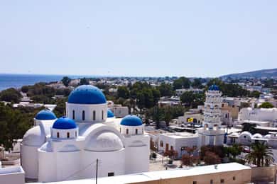 From Fira: Santorini Highlights Minibus Tour with Oia Sunset