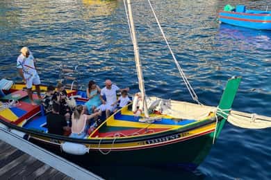 Câmara de Lobos: tour esclusivo su una barca tipica di Câmara de Lobos