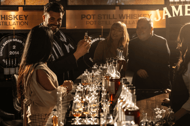 Занятие по смешиванию виски на винокурне Jameson Distillery
