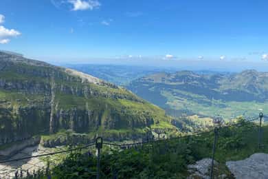 De Praga: Excursão às cavernas de Koněprusy e à fábrica de vidro da Boémia
