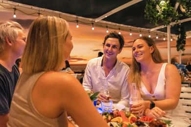 Port de Darwin : croisière de 2 heures au coucher du soleil (Gaze and Graze Sunset Cruise)