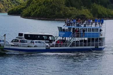 Tirana nach Valbona Bus mit Fähre auf dem Koman See