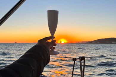 Barcelona: Solnedgangscruise med sejlbåd, fri bar og snacks