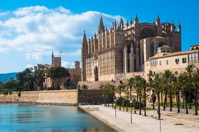 Palma de Mallorca: Walking Tour and Cathedral with Pastry