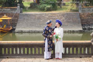 Hue : visite privée des tombes royales et de la pagode en bateau-dragon et en voiture